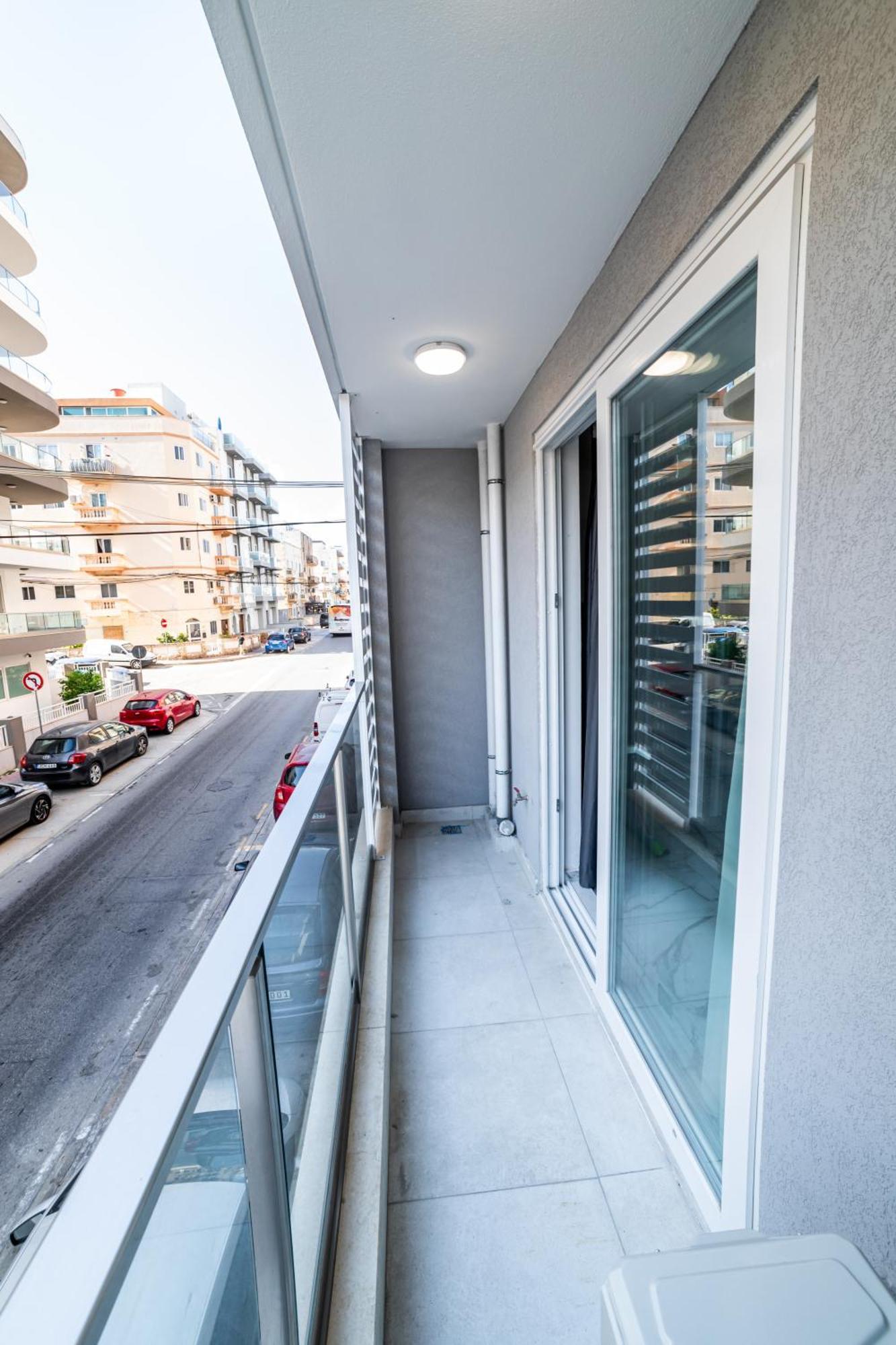 New, Stylish And Modern 1Br Apartment セント・ポールズ・ベイ エクステリア 写真