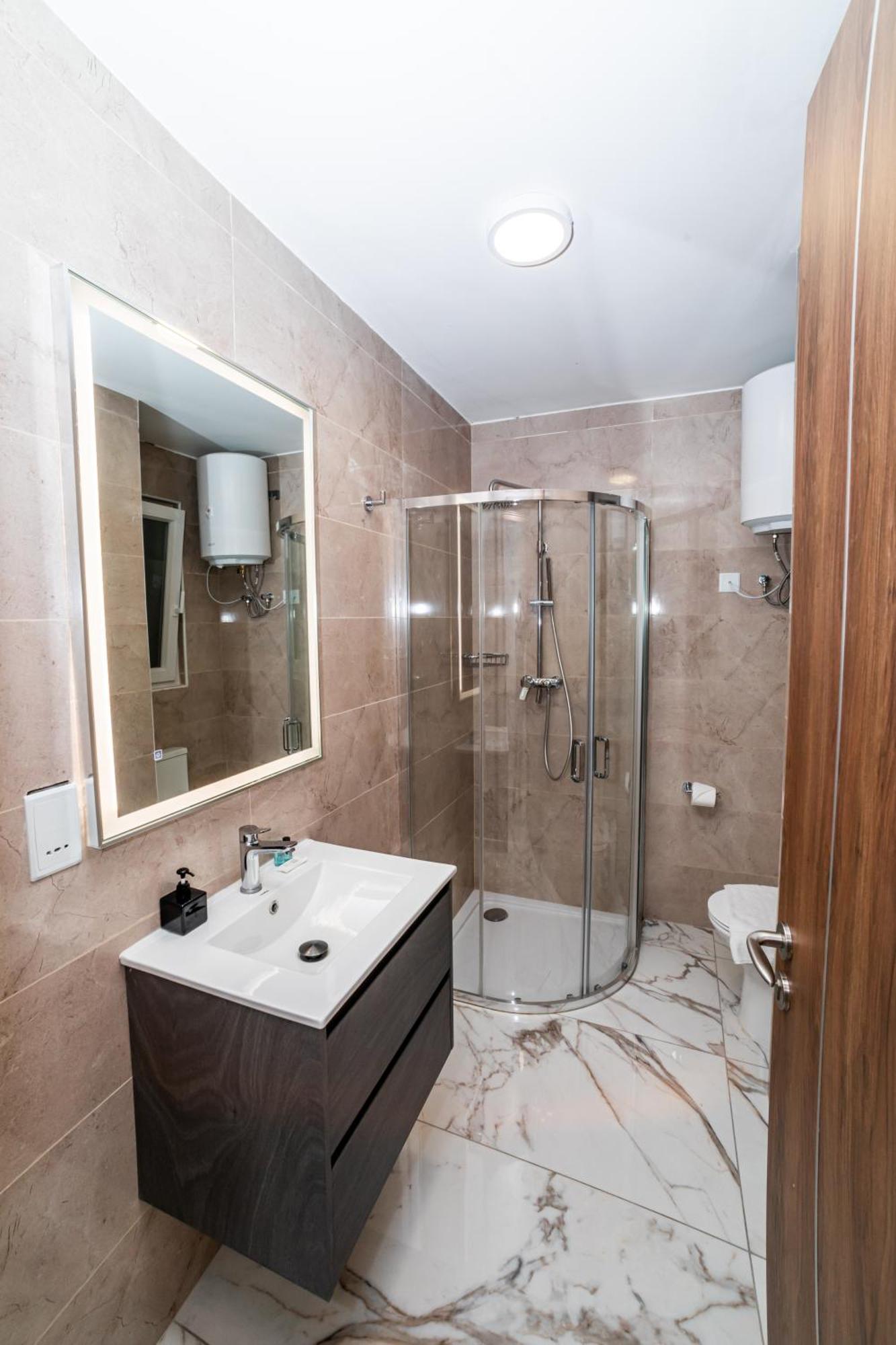 New, Stylish And Modern 1Br Apartment セント・ポールズ・ベイ エクステリア 写真