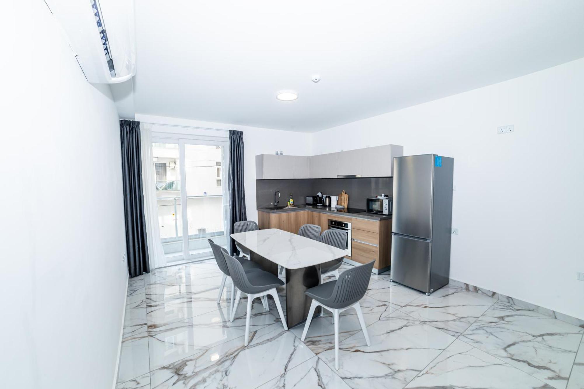 New, Stylish And Modern 1Br Apartment セント・ポールズ・ベイ エクステリア 写真
