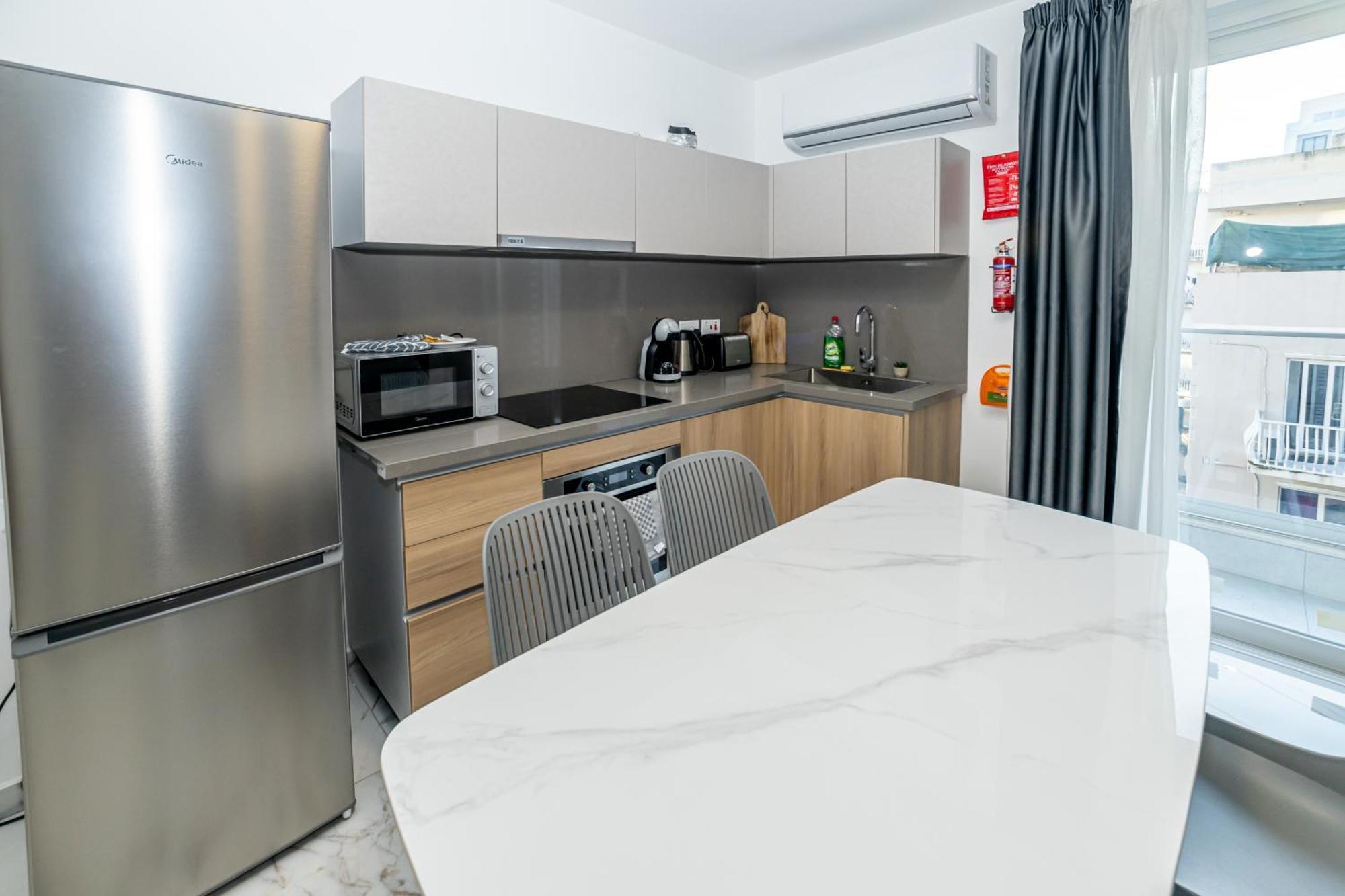 New, Stylish And Modern 1Br Apartment セント・ポールズ・ベイ エクステリア 写真